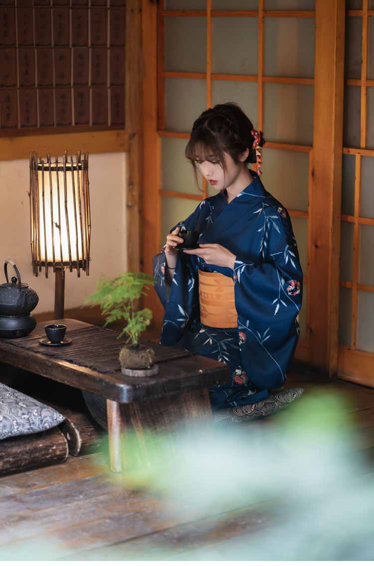 Women Blue Branches Yukata Robe